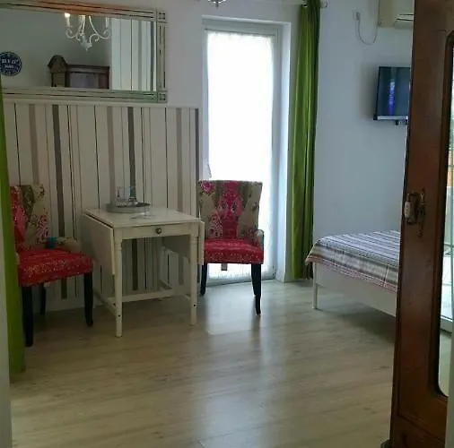 Harmonie - Adults Only +14