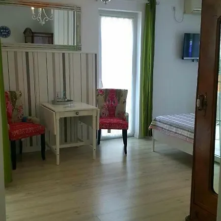 Harmonie - Adults Only +14